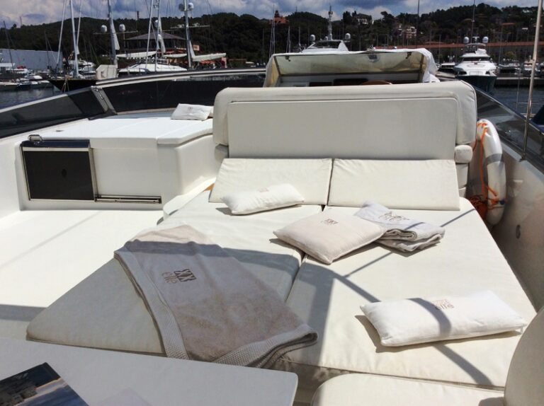 Motor yacht DOUBLE XELLE - Flybridge Sunbed