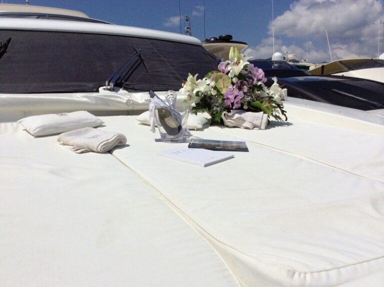 Motor yacht DOUBLEMotor yacht DOUBLE XELLE - Sunpads