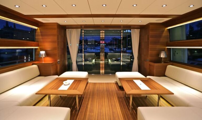 Motor yacht Delta 88 IPS - Saloon