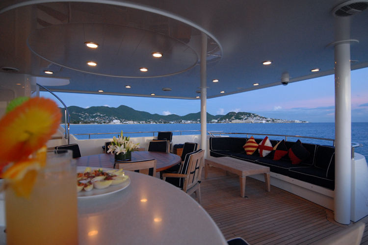 Motor yacht Dona Lola -  Aft Deck