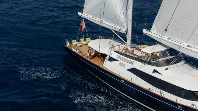 Motor Yacht Drumbeat