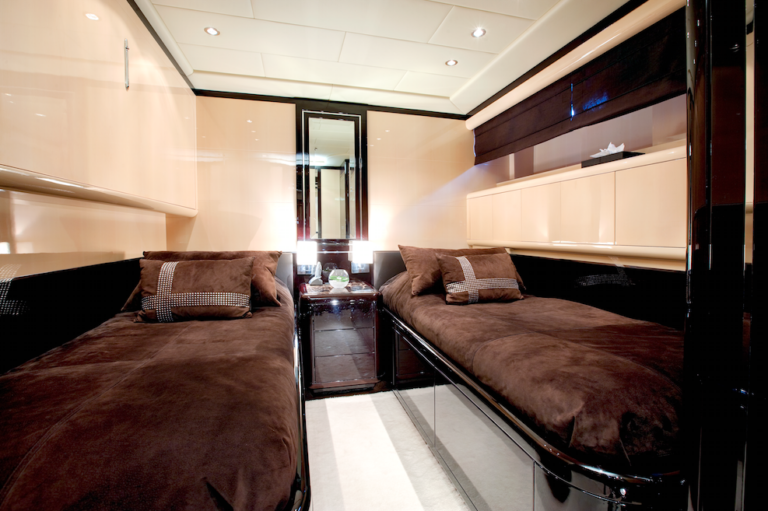 Motor yacht ENZO -  Twin Cabin