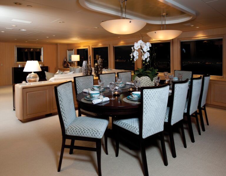 Motor yacht FIRST DRAW - Dining 2.