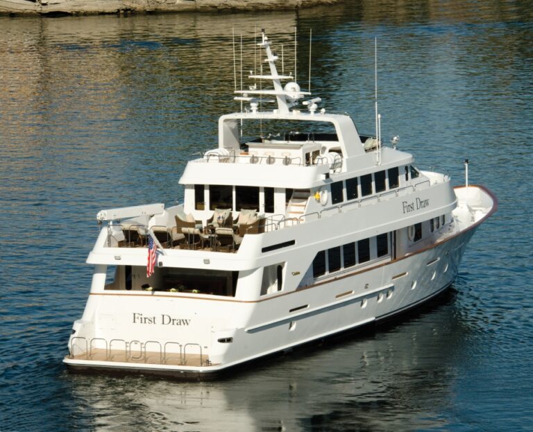 Motor yacht FIRST DRAW - Exterior 2