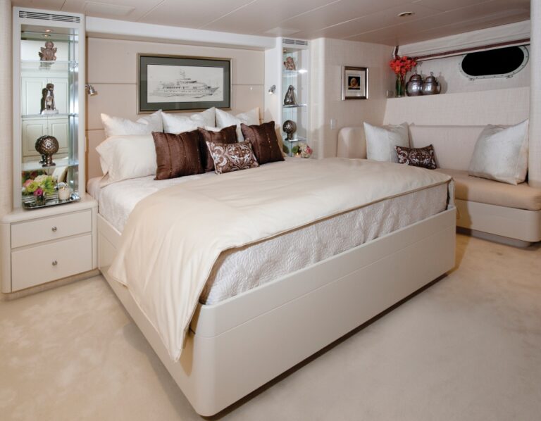 Motor yacht FIRST DRAW - Master Stateroom