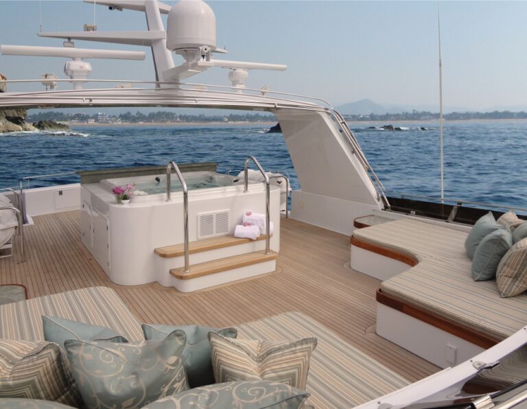 Motor yacht FIRST DRAW - Sundeck