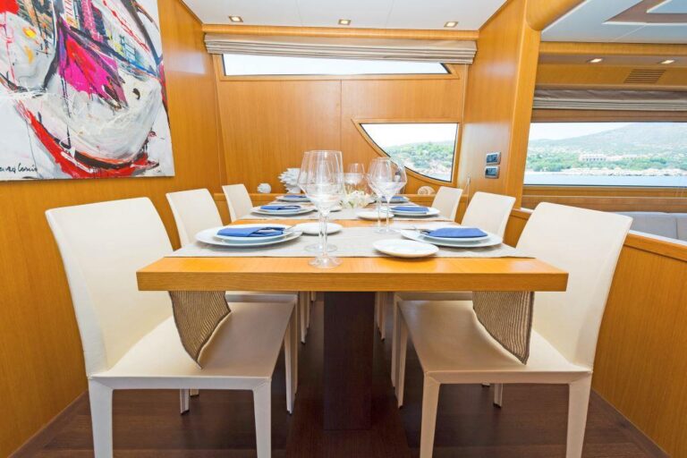 Motor yacht FOS - Dining