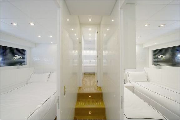 Motor yacht FRIDAY - Corridor