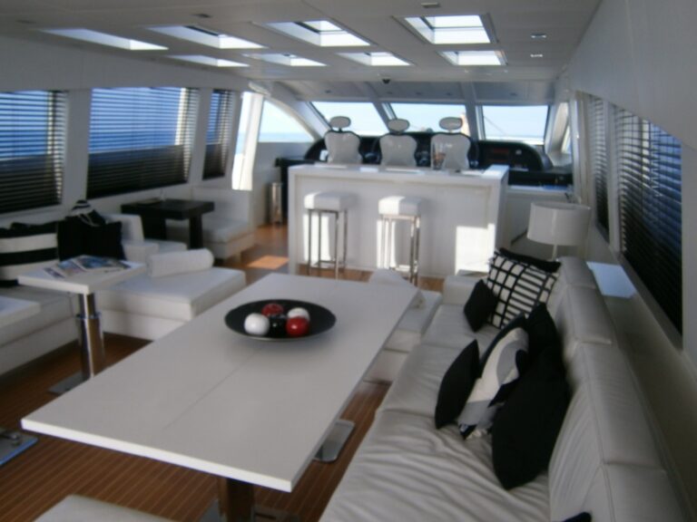 Motor yacht FRIDAY -  Salon Dining