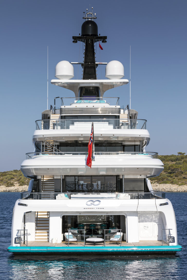 Motor Yacht GO - Aft View