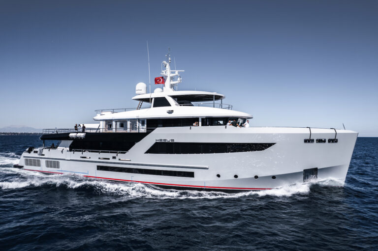 Motor Yacht HEEUS On Sea Trials