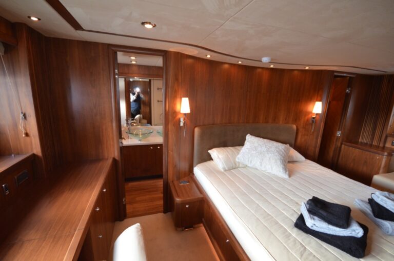 Motor yacht HOOLIGAN - Maser Cabin View 3