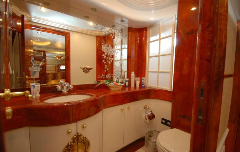 Motor yacht HULYA Master Ensuite