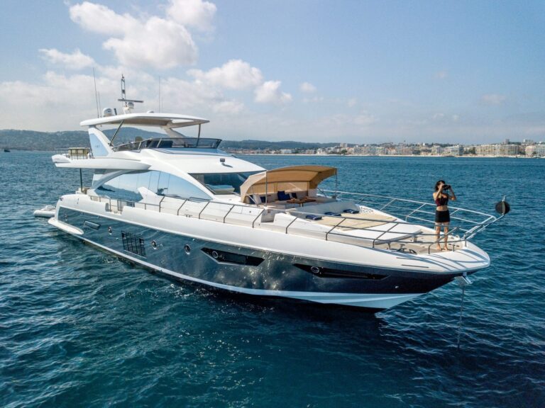 Motor Yacht INVICTUS
