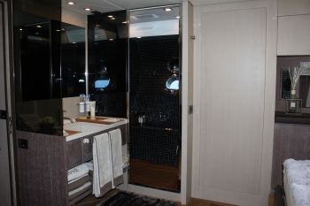 Motor yacht IROCK -  Master Ensuite 2