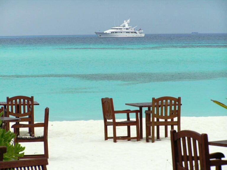 Motor yacht JANA -  In the Maldives