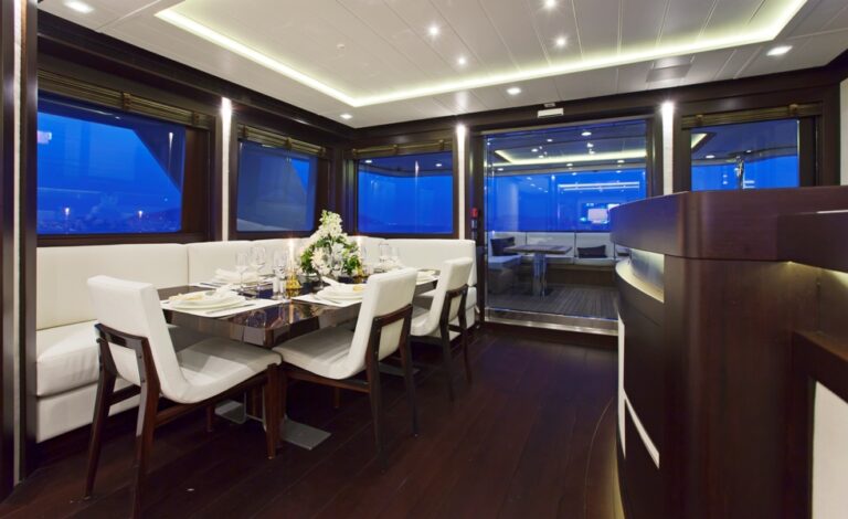 Motor yacht Karia Dining