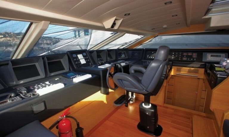 Motor yacht LADY CHATTERLEY -  Wheelhouse