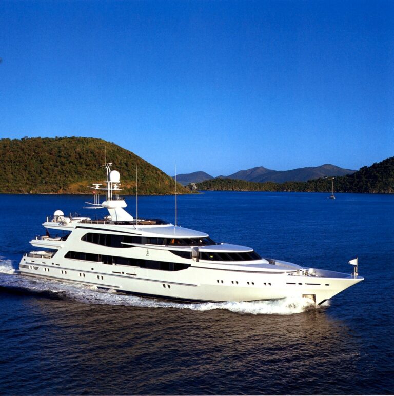 Motor yacht LAZY Z - On Charter