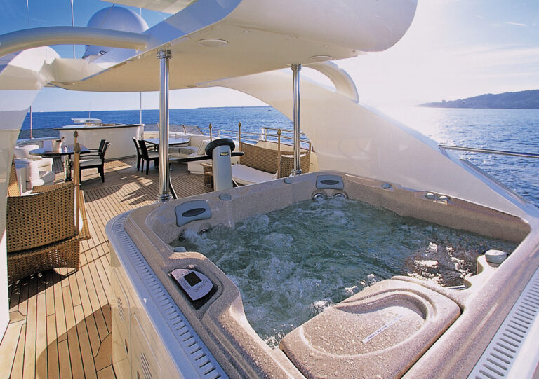 Motor yacht LEDRA - Sundeck Jacuzzi