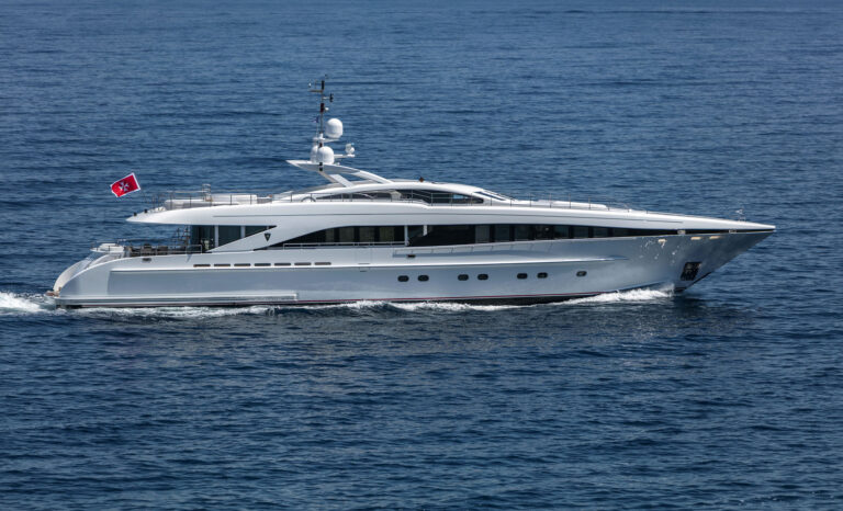 Motor yacht L'EQUINOX -  Main
