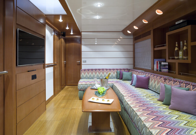Motor yacht LULU -  Lower Salon
