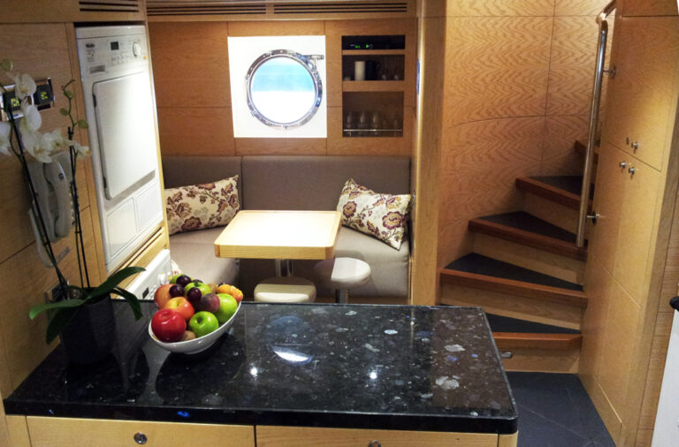 Motor yacht Lady Tahiti - crew galley