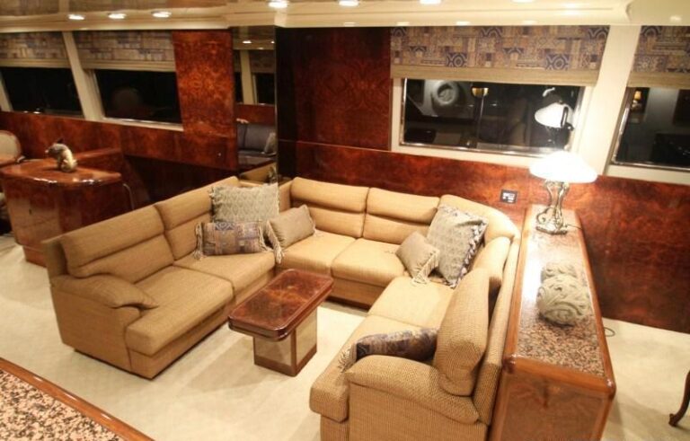 Motor yacht MERCEDES - Salon Seating
