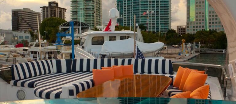 Motor yacht MIA -  Flybridge Seating