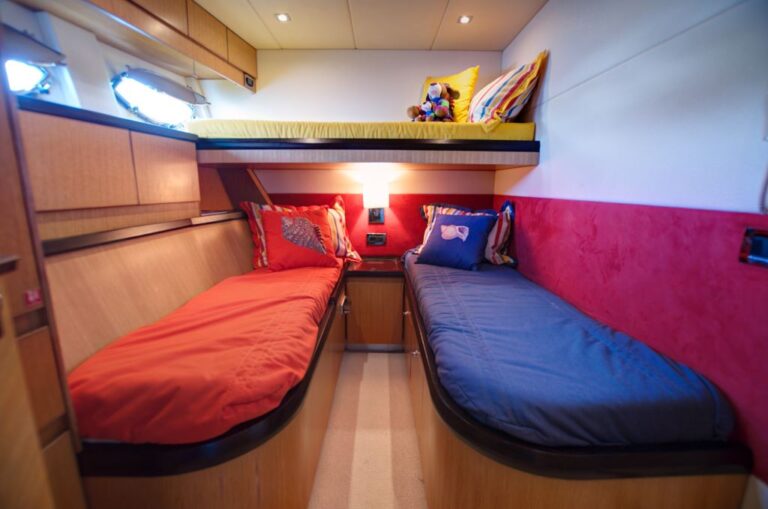 Motor yacht MIA -  Twin Cabin