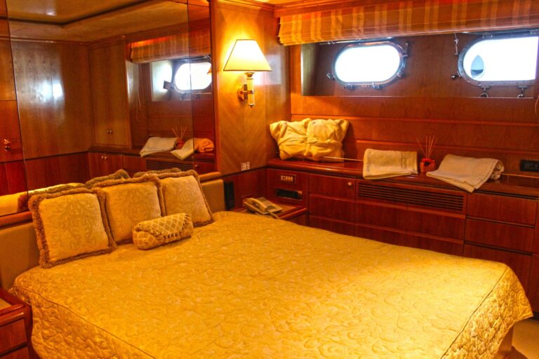 Motor yacht MISTRESS - 009