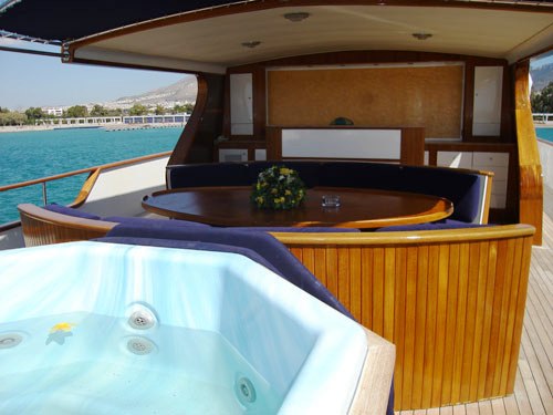 Motor yacht MONACO -  Top deck dining and Spa Pool