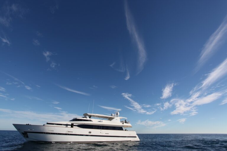 Motor yacht MOONDANCE - On Charter