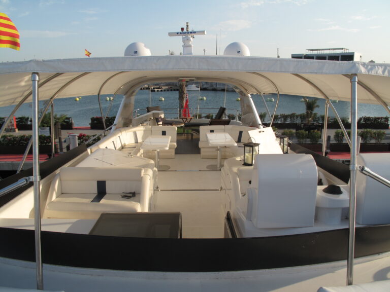 Motor yacht MOONDANCE - Top Deck