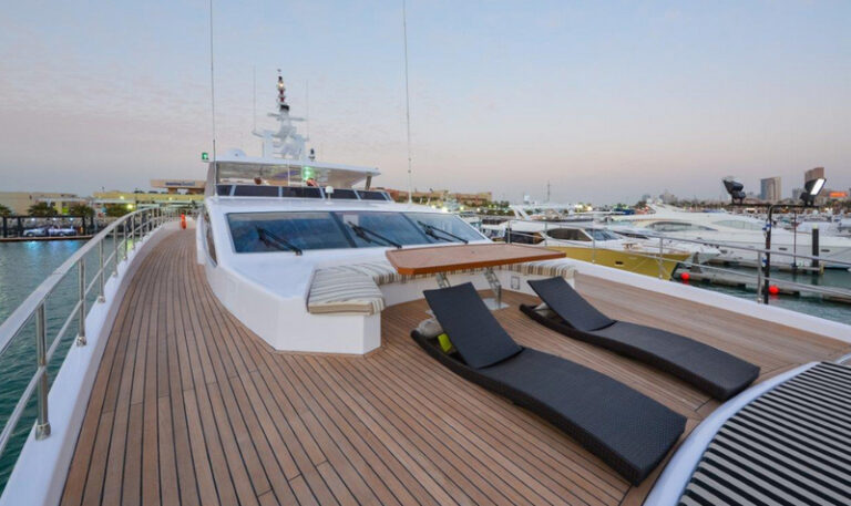 Motor yacht Majesty 122 - Sundeck