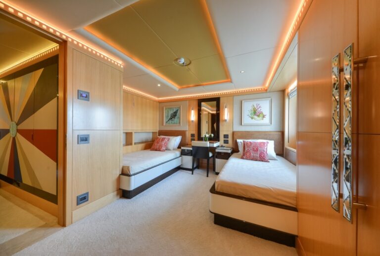 Motor yacht Majesty 155 - Twin Guest Stateroom