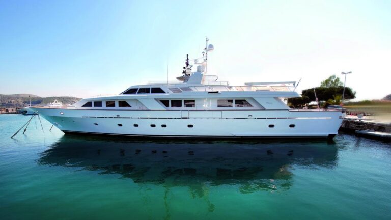 Motor Yacht OKTANA