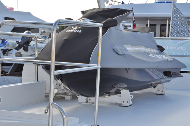 Motor yacht OLGA -  3 person wave runner