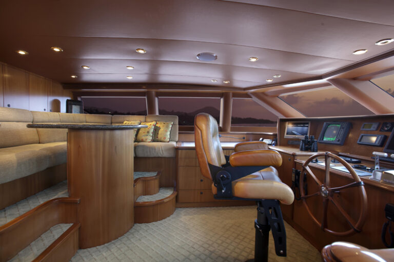 Motor yacht OLGA -  Wheelhouse