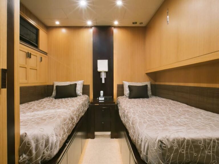 Motor yacht PLAN B - Twin Cabin