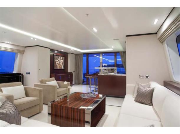 Motor yacht POLLY -  Salon looking Aft