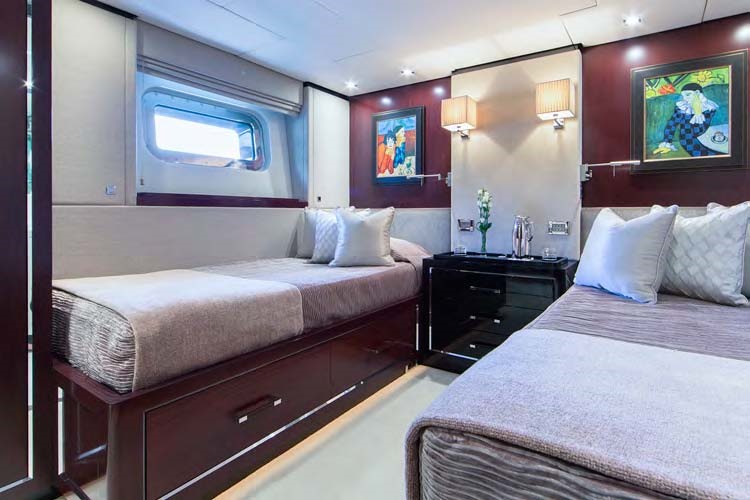 Motor yacht POLLY -  Twin Cabin