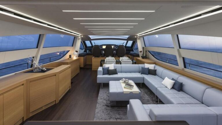 Motor yacht Pershing 82 - Saloon-001