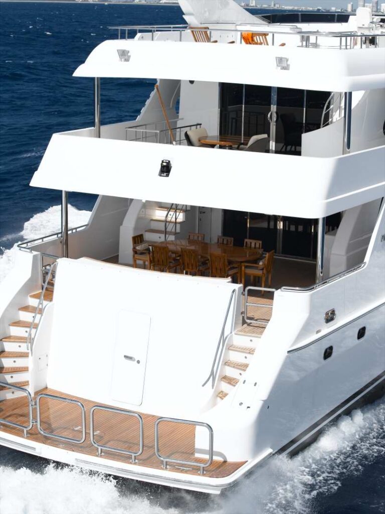 Motor yacht President 107 - Decks