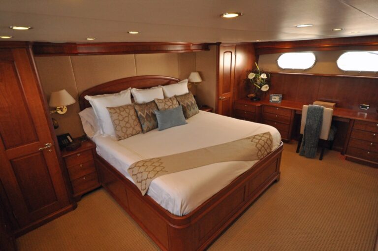 Motor yacht REFLECTIONS - Master Cabin