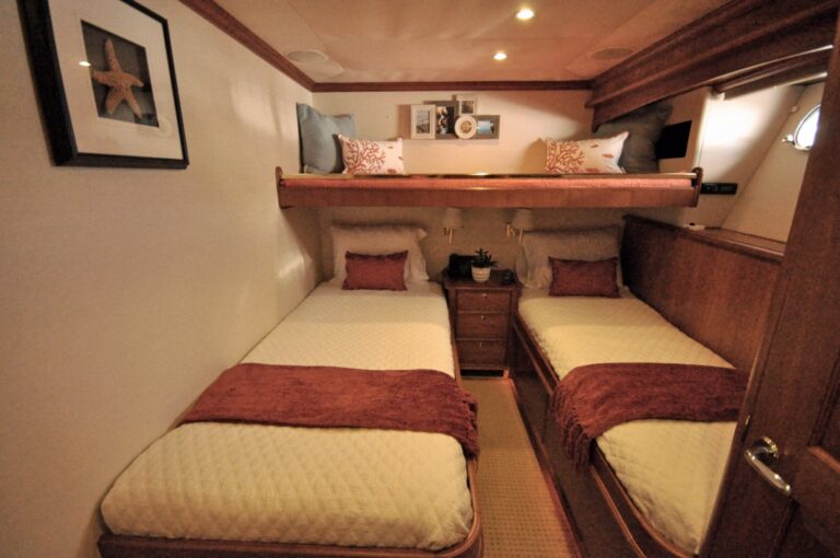 Motor yacht REFLECTIONS - Twin Cabin