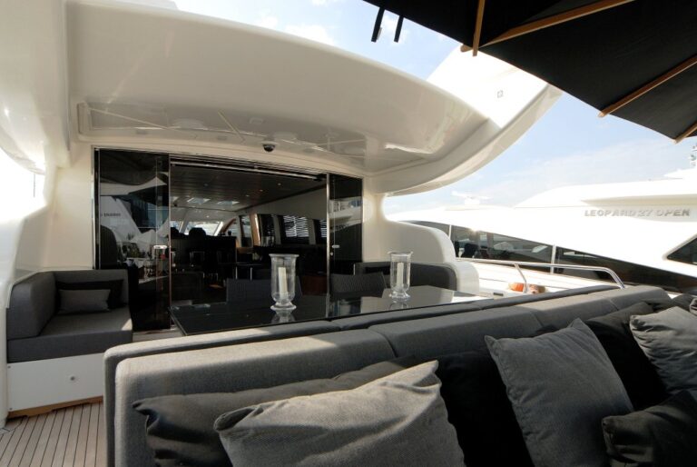 Motor yacht RG 512 -  Aft Deck