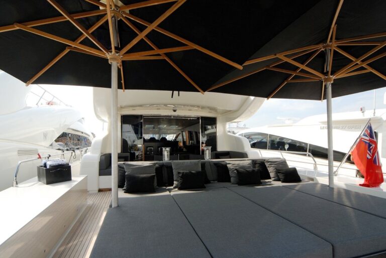 Motor yacht RG 512 -  Aft Deck Sunbeds