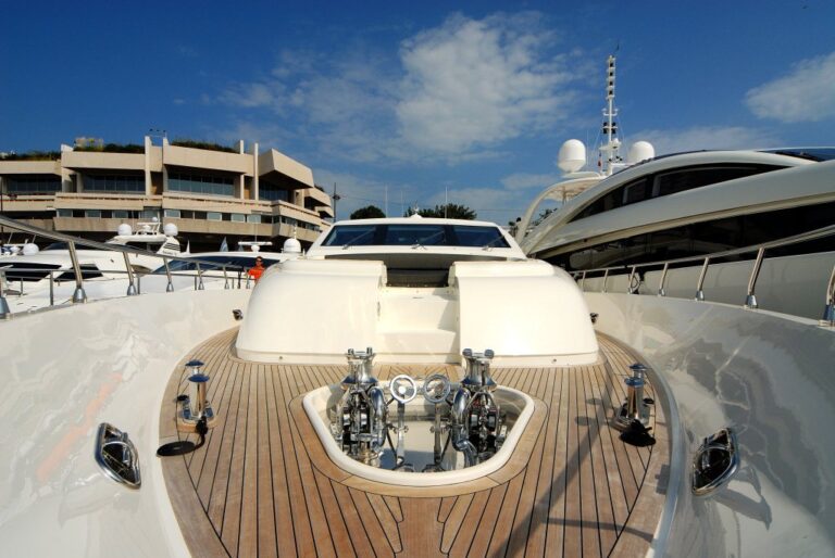 Motor yacht RG 512 -  Bow