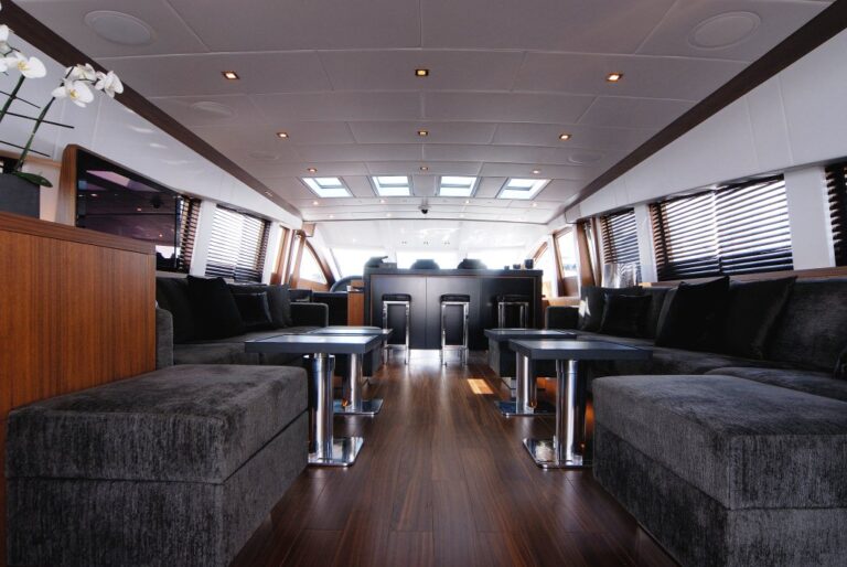Motor yacht RG 512 -  Main Salon View forward